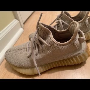 Men’s Yeezy size 6